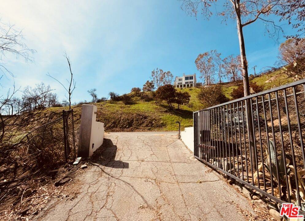 Topanga, CA 90290,2566 Tuna Canyon Rd