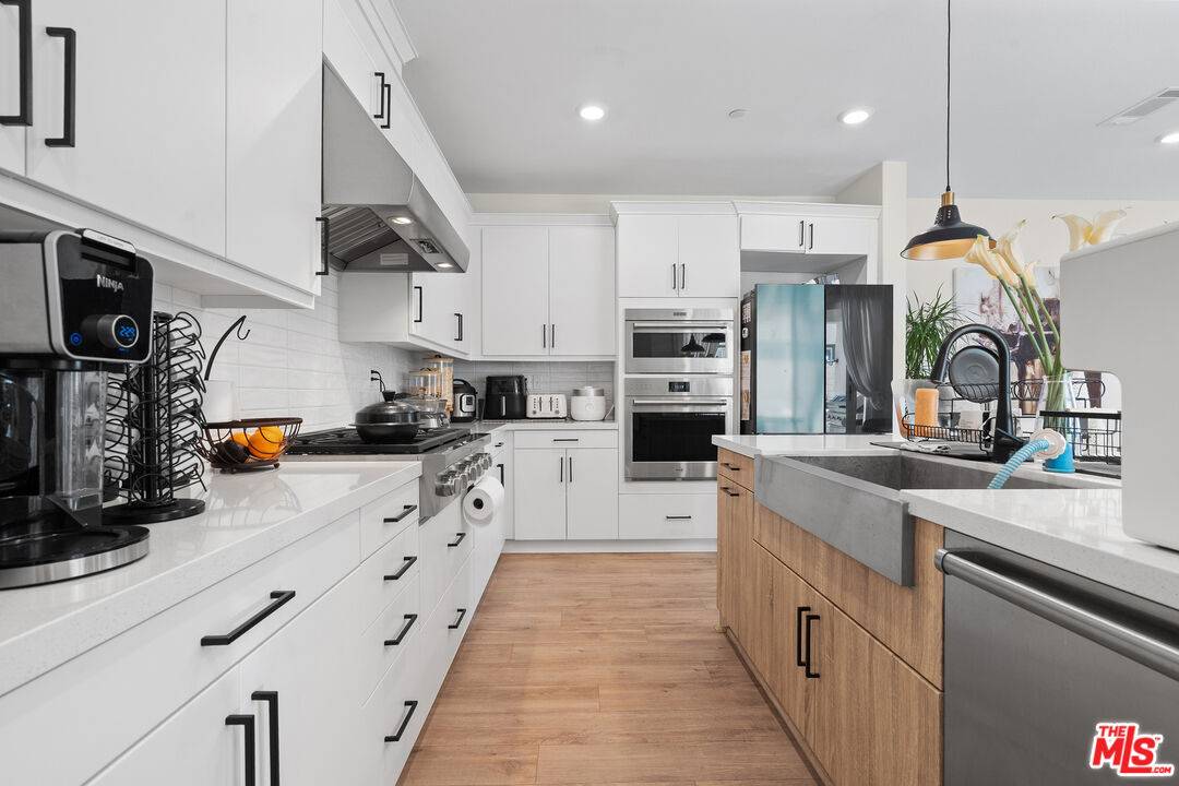 Valencia, CA 91381,27616 Symphony Pl