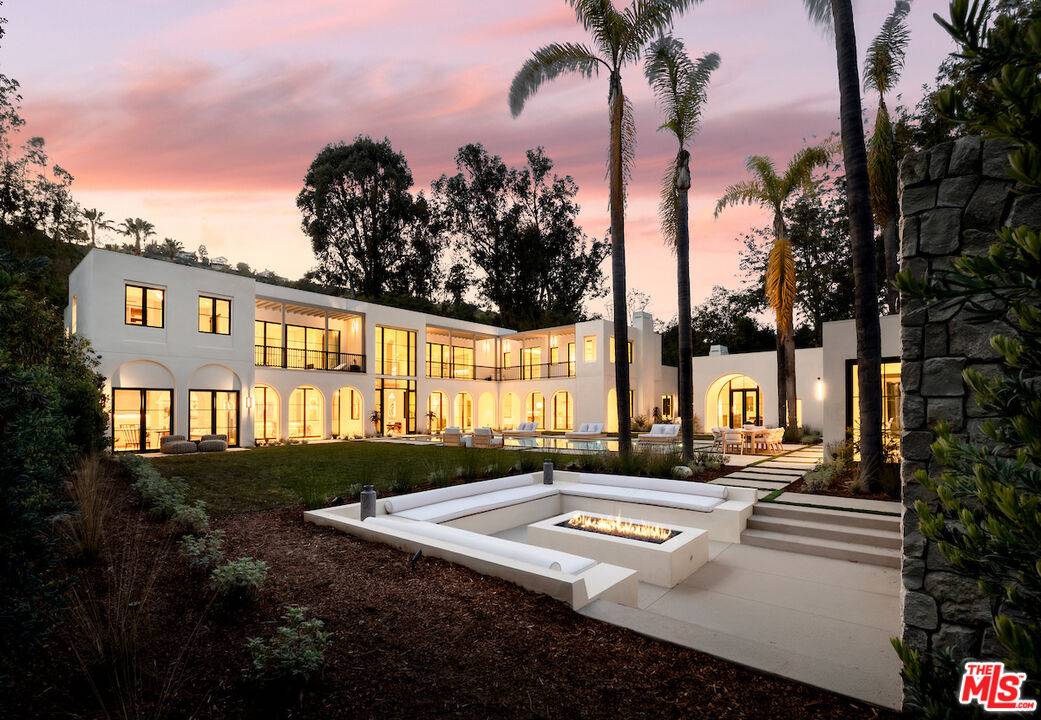 Beverly Hills, CA 90210,9951 Liebe Dr