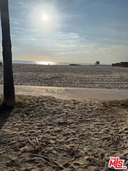 2411 Ocean Front Walk, Venice, CA 90291
