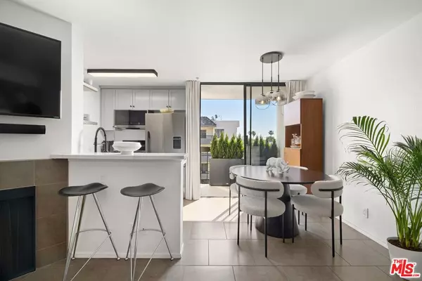 7320 Hawthorn Ave #217, Los Angeles, CA 90046