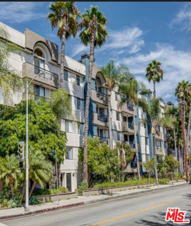 Los Angeles, CA 90036,740 S Burnside Ave #427