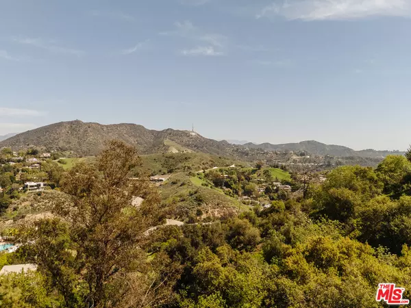 Los Angeles, CA 90068,6894 Pacific View Dr