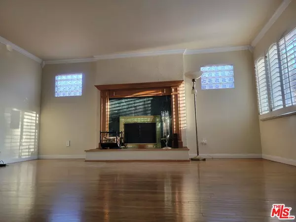 Sunland, CA 91040,10706 Rhodesia Ave