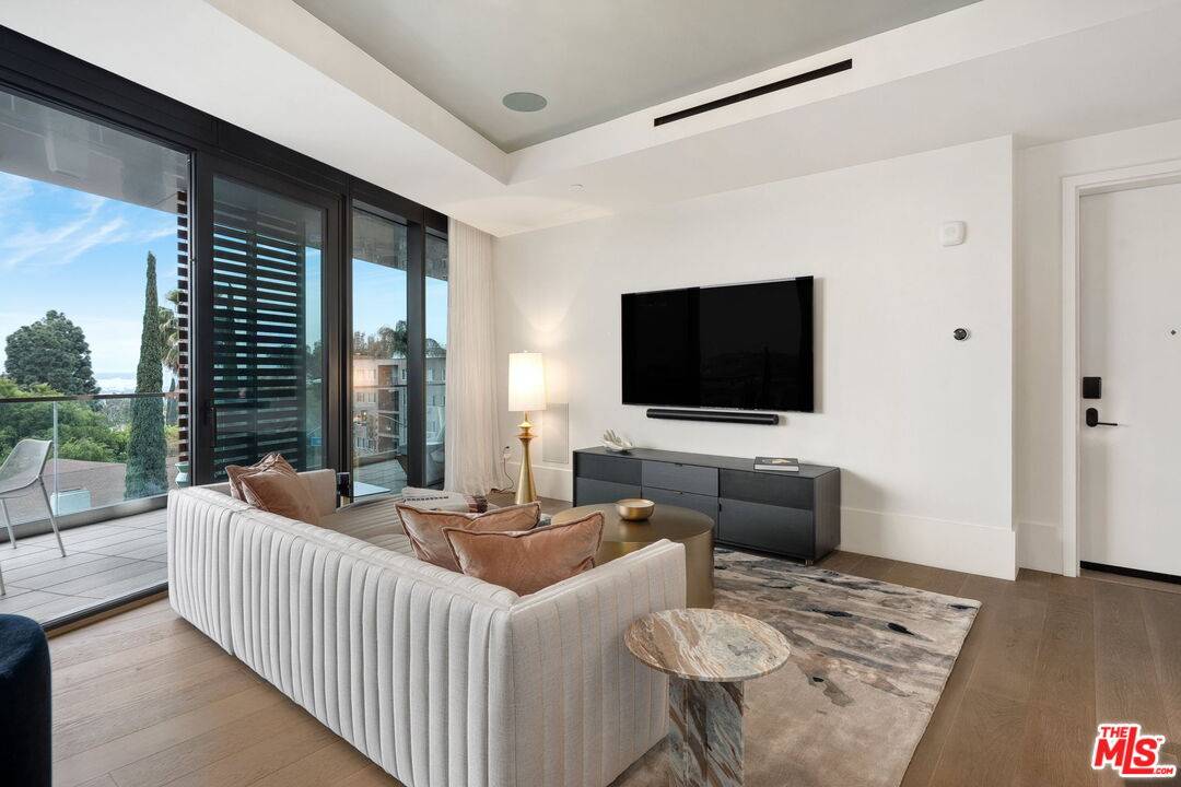 West Hollywood, CA 90069,8420 W Sunset Blvd #307