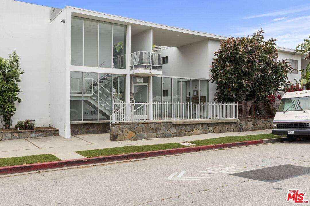 Los Angeles, CA 90025,1295 FEDERAL AVE #21