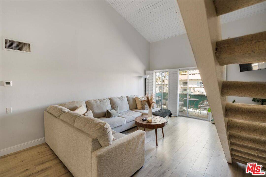 Encino, CA 91316,5460 White Oak Ave #E305