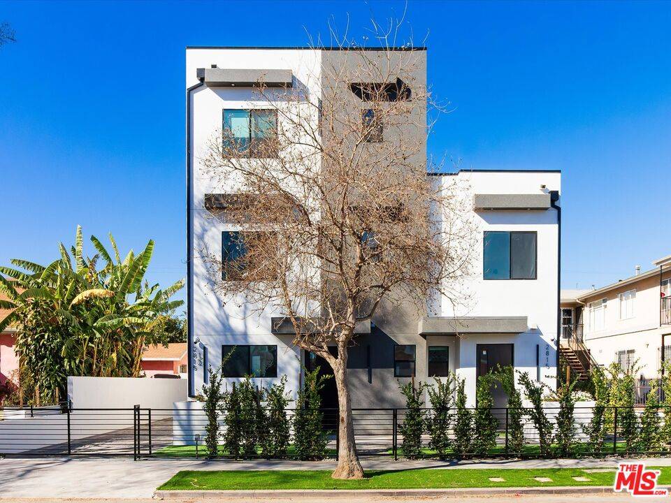2815 S Redondo Blvd, Los Angeles, CA 90016
