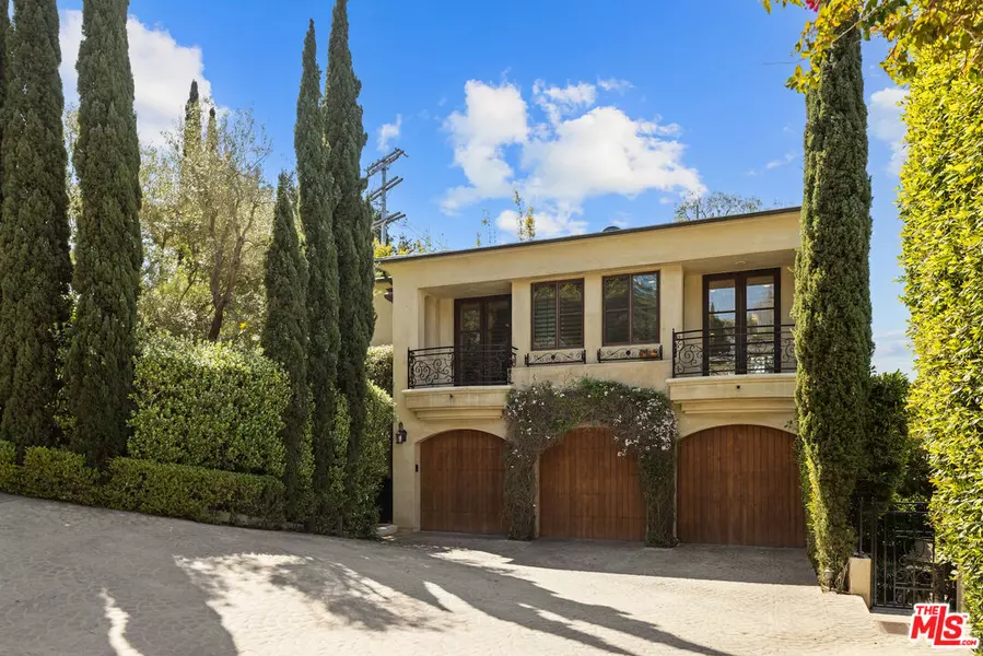 587 Entrada Dr, Santa Monica, CA 90402