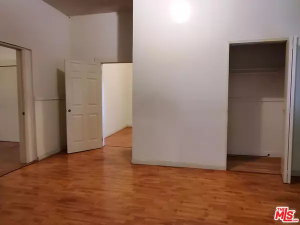 Los Angeles, CA 90006,1147 Irolo St