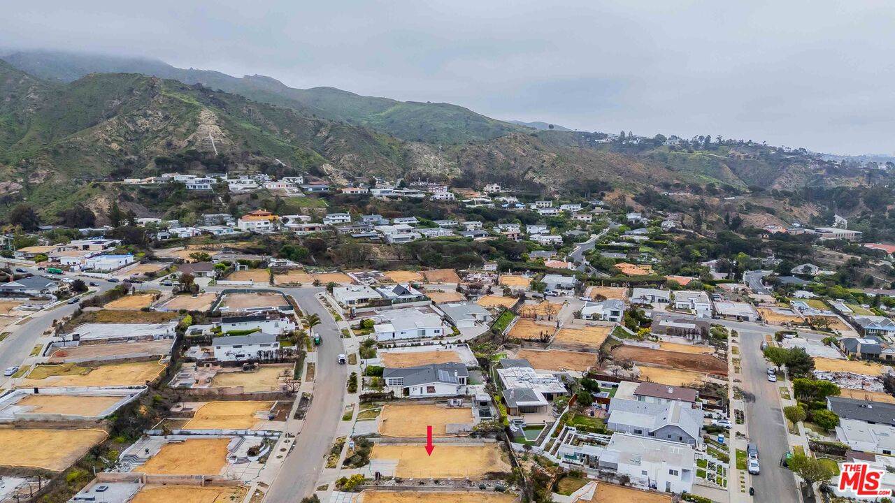 Malibu, CA 90265,3702 Oceanhill Way