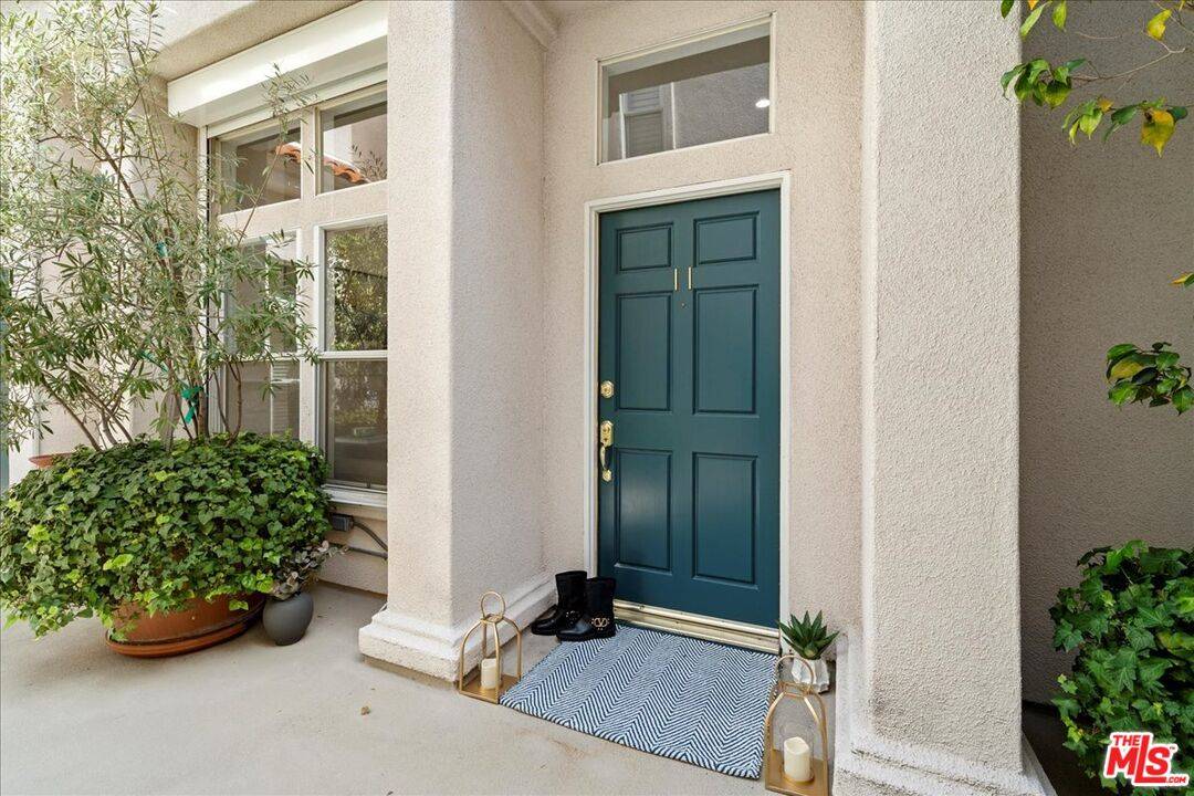 Toluca Lake, CA 91602,4414 Moorpark Way #11