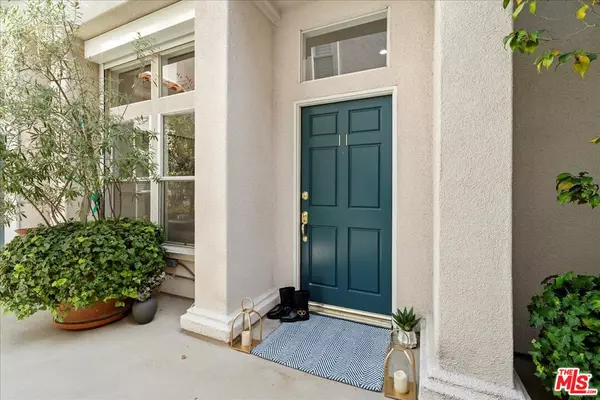 Toluca Lake, CA 91602,4414 Moorpark Way #11