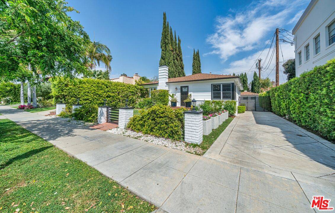 Beverly Hills, CA 90211,136 N Hamel Dr