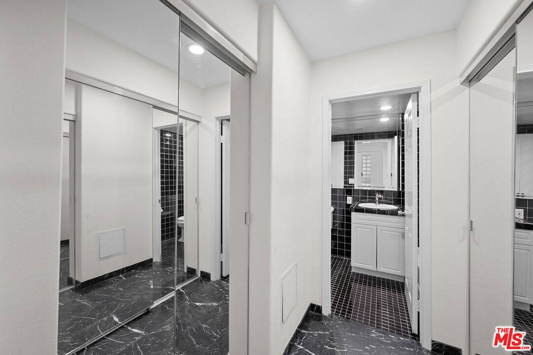 West Hollywood, CA 90069,999 N Doheny Dr #211