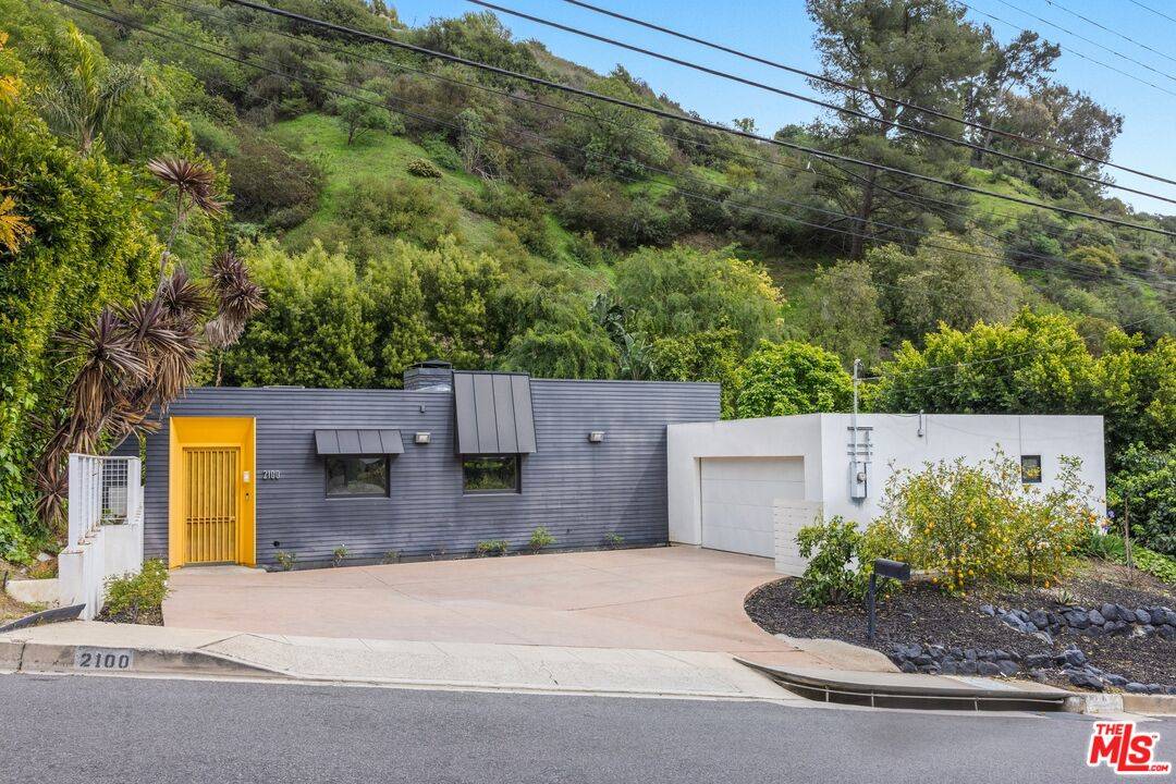 2100 Roscomare Rd, Los Angeles, CA 90077
