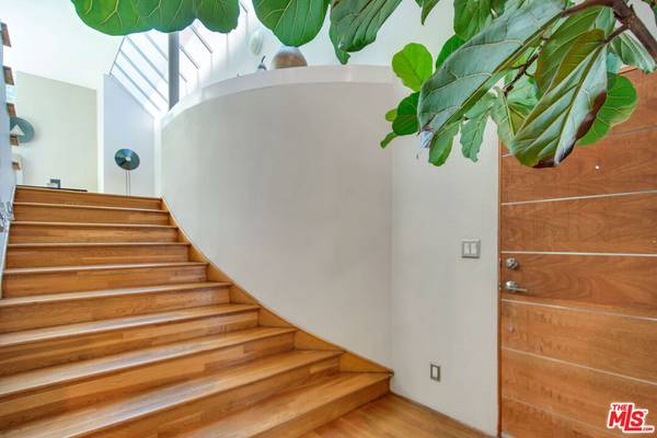 Los Angeles, CA 90046,2710 Laurel Canyon Blvd