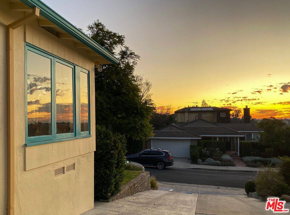 Pacific Palisades, CA 90272,857 Castac Pl