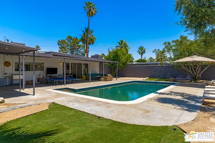 1405 E Tachevah Dr, Palm Springs, CA 92262