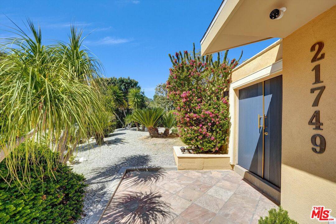 Woodland Hills, CA 91364,21749 Planewood Dr