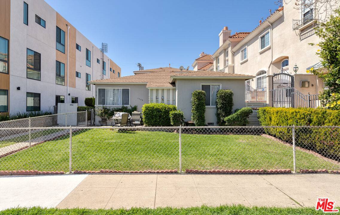 1739 Armacost Ave, Los Angeles, CA 90025