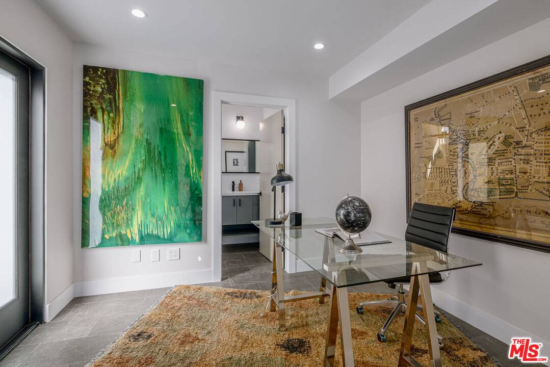 Los Angeles, CA 90038,836 N Mccadden Pl