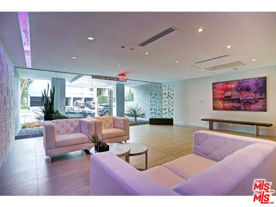 Los Angeles, CA 90049,11657 Chenault St #104 -105