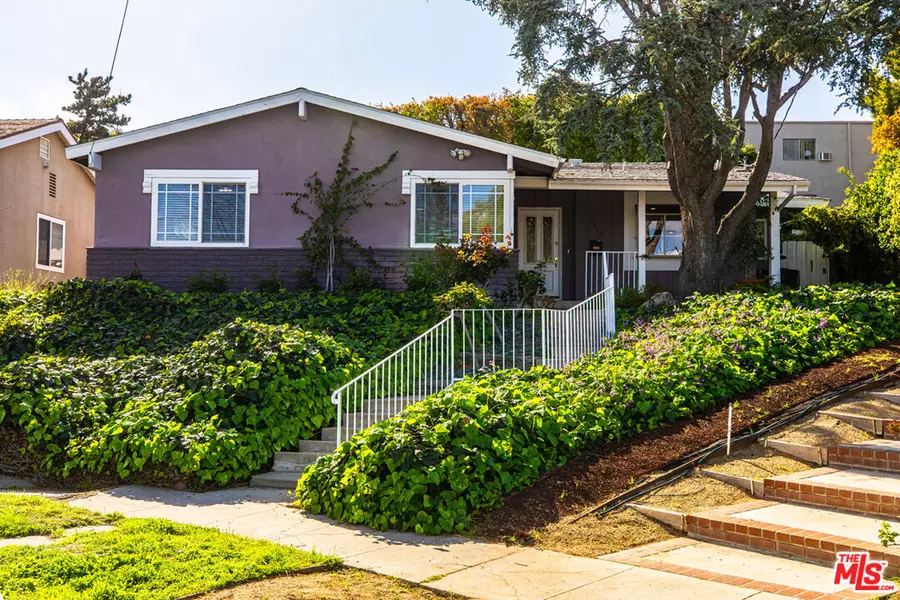 5015 Alcove Ave, Valley Village, CA 91607