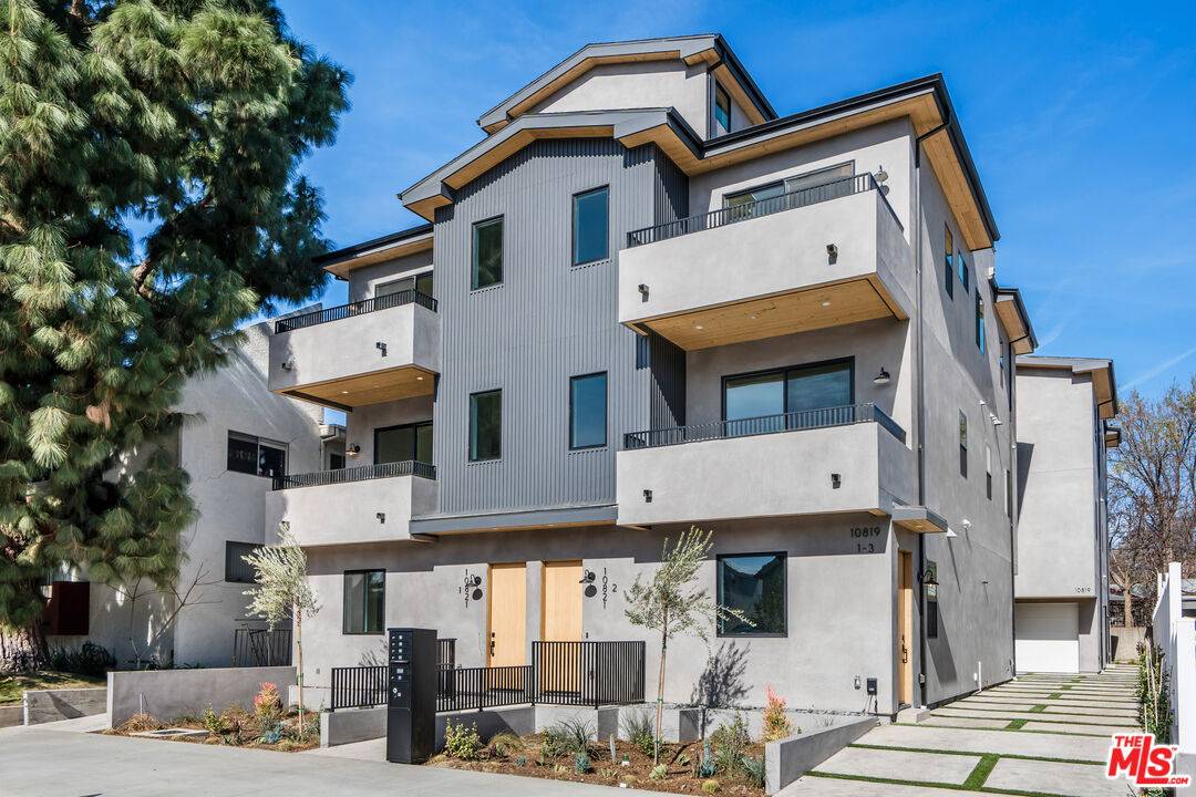 10819 Morrison St #3, North Hollywood, CA 91601