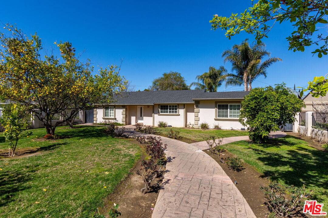 17349 Saticoy St, Northridge, CA 91325