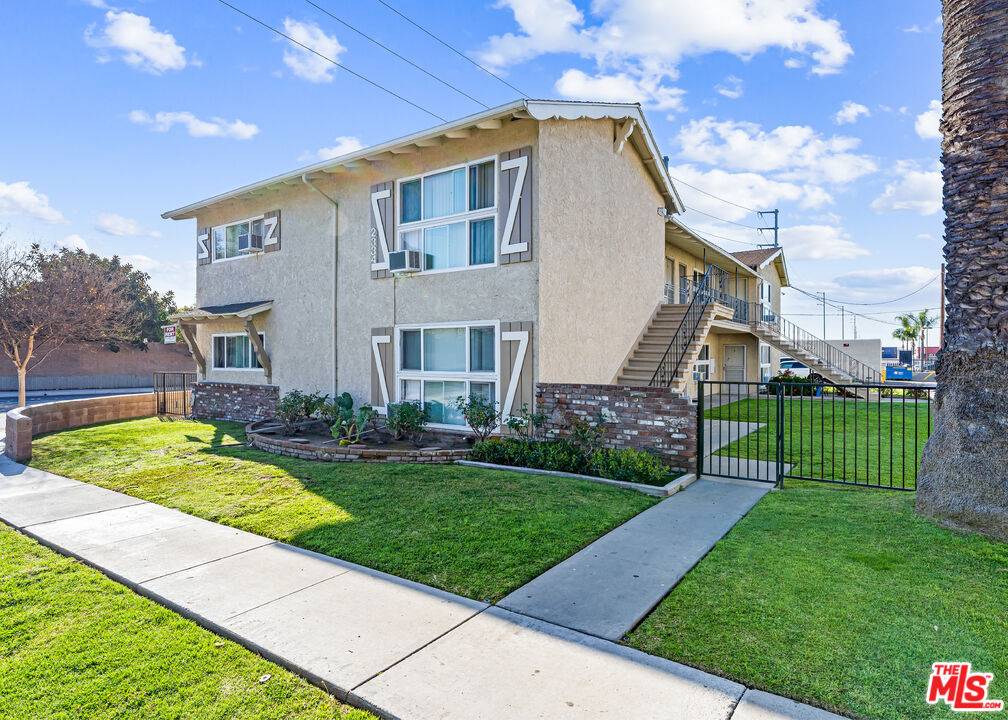 Fullerton, CA 92831,2334 E Santa Fe Ave
