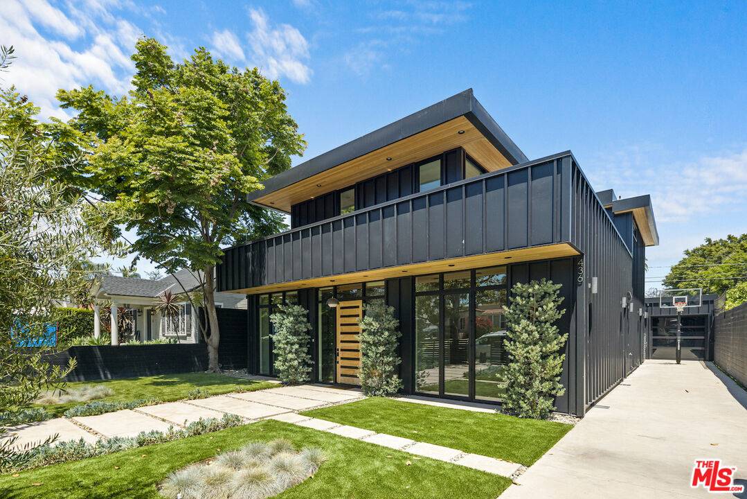 436 N Plymouth Blvd, Los Angeles, CA 90004