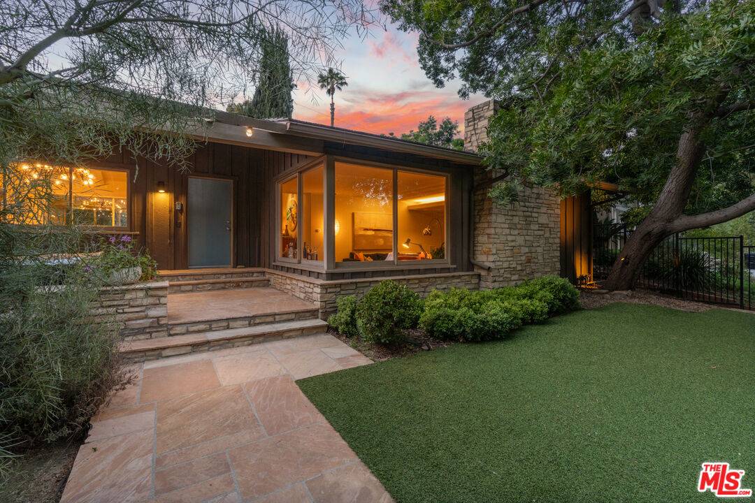 2337 N Vermont Ave, Los Angeles, CA 90027