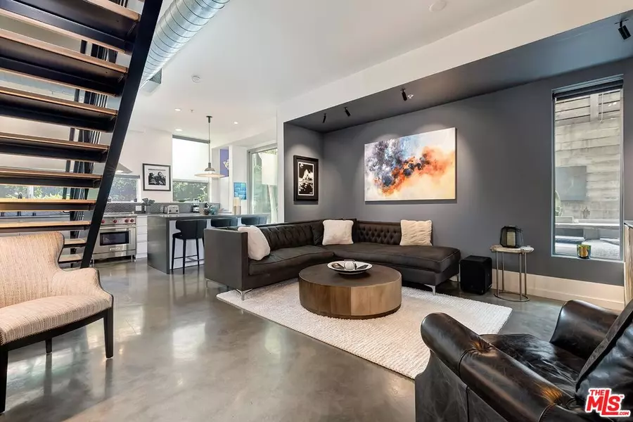 1137 Hacienda Pl #104, West Hollywood, CA 90069