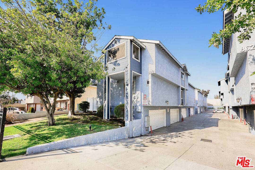 Montebello, CA 90640,862 W Mines Ave