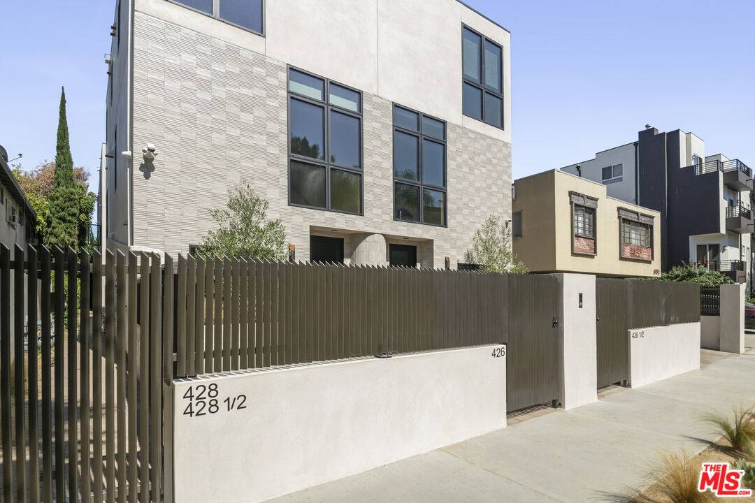 426 Arnaz Dr, Los Angeles, CA 90048