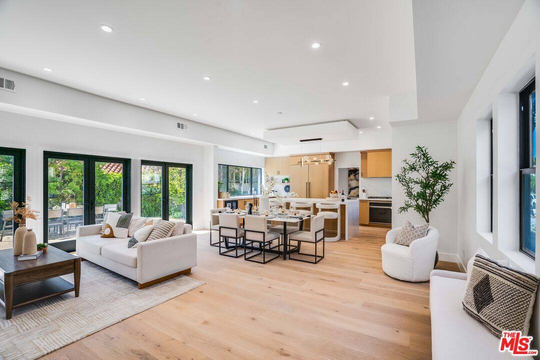Los Angeles, CA 90024,1737 Warnall Ave