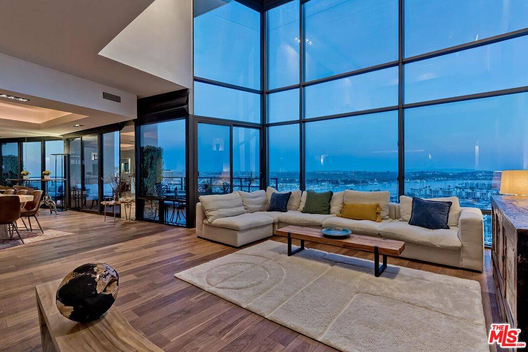 Marina Del Rey, CA 90292,4335 Marina City Drive #PH34