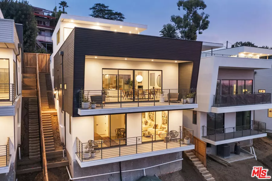 1633 N Bruce Ct, Los Angeles, CA 90026