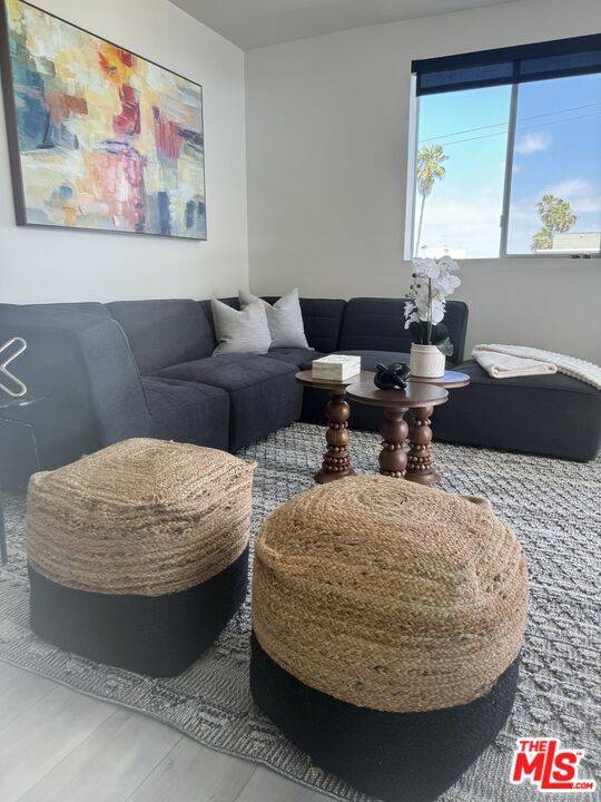 Los Angeles, CA 90048,124 S Croft Ave #403