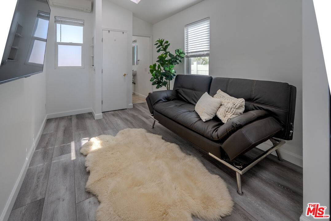 Topanga, CA 90290,106 Pawnee Ln #B