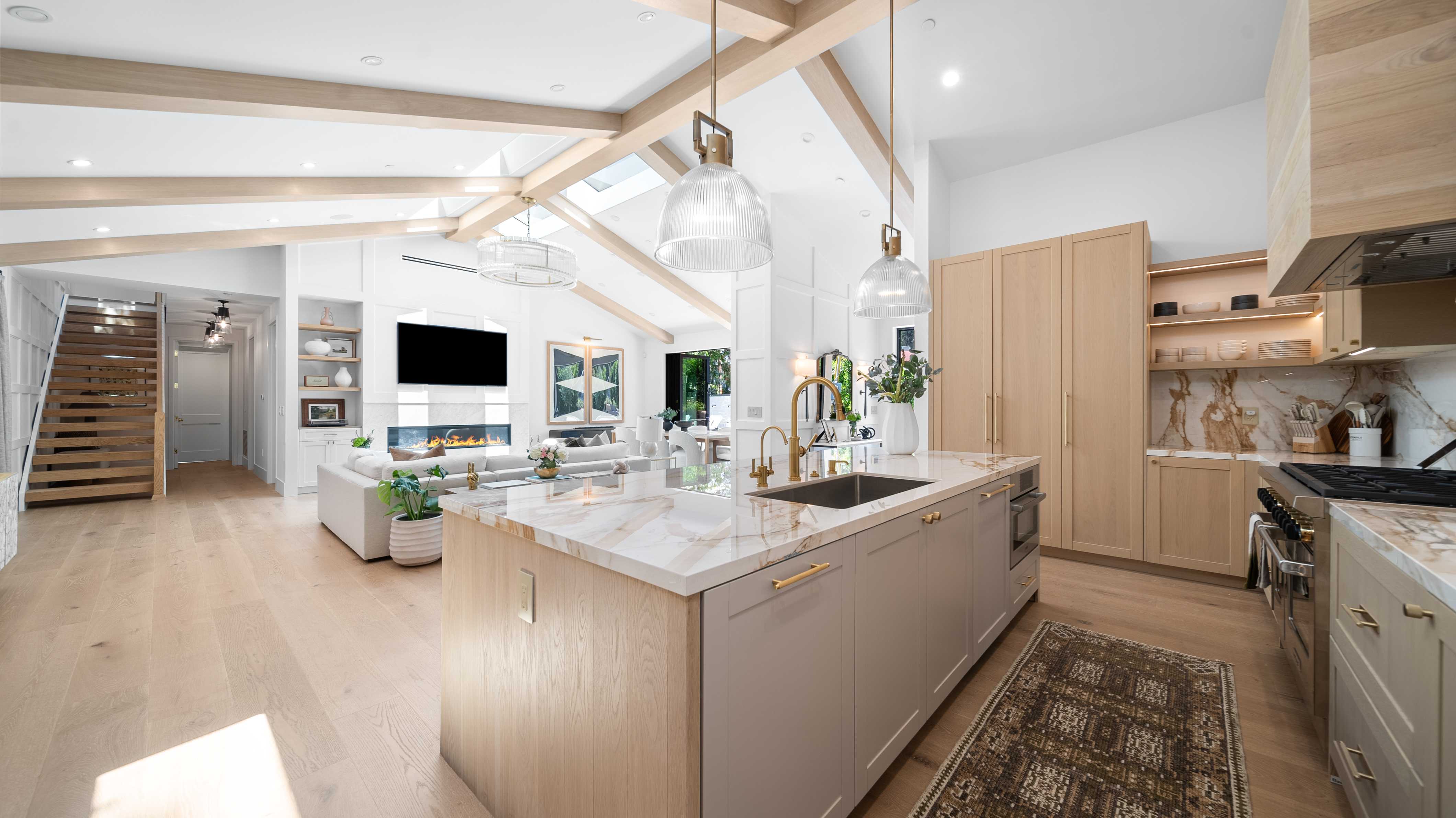1914 N Laurel Canyon Blvd, Los Angeles, CA 90046