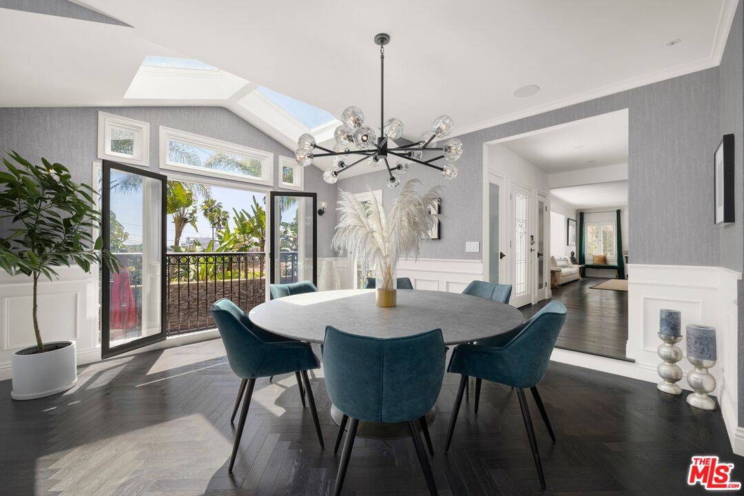 West Hollywood, CA 90069,1472 N Kings Rd