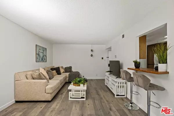 5310 Circle Dr #108, Sherman Oaks, CA 91401