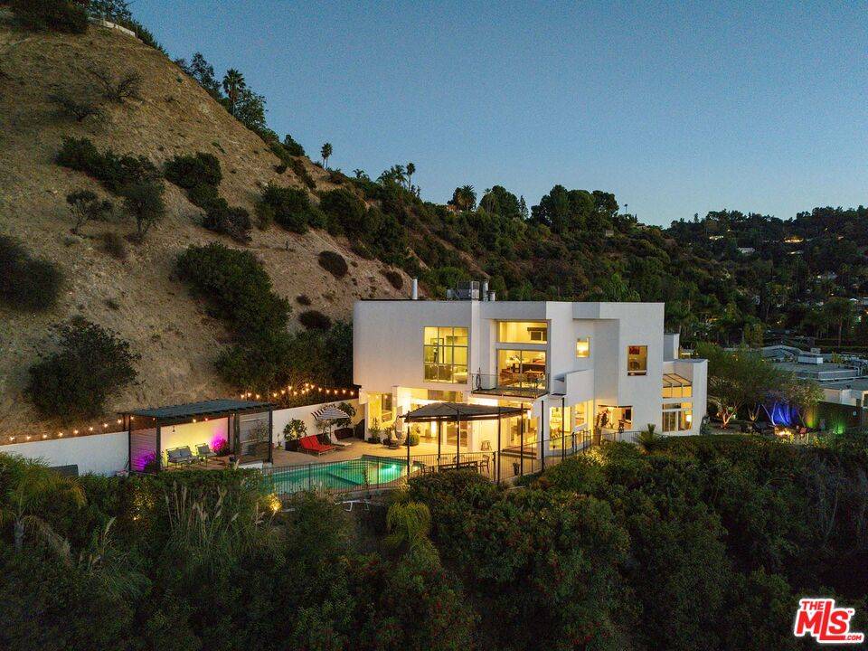 3778 Sheridge Dr, Sherman Oaks, CA 91403