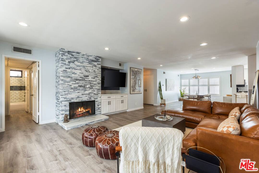 11828 Goshen Ave #4, Los Angeles, CA 90049