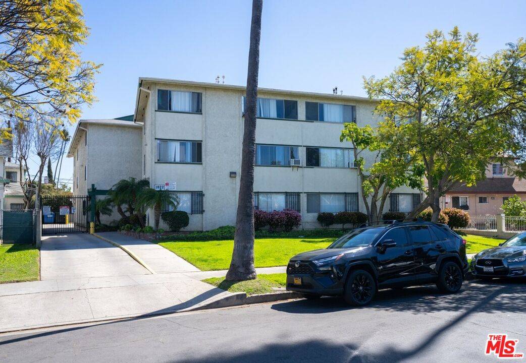 Los Angeles, CA 90018,1922 S Hobart Blvd