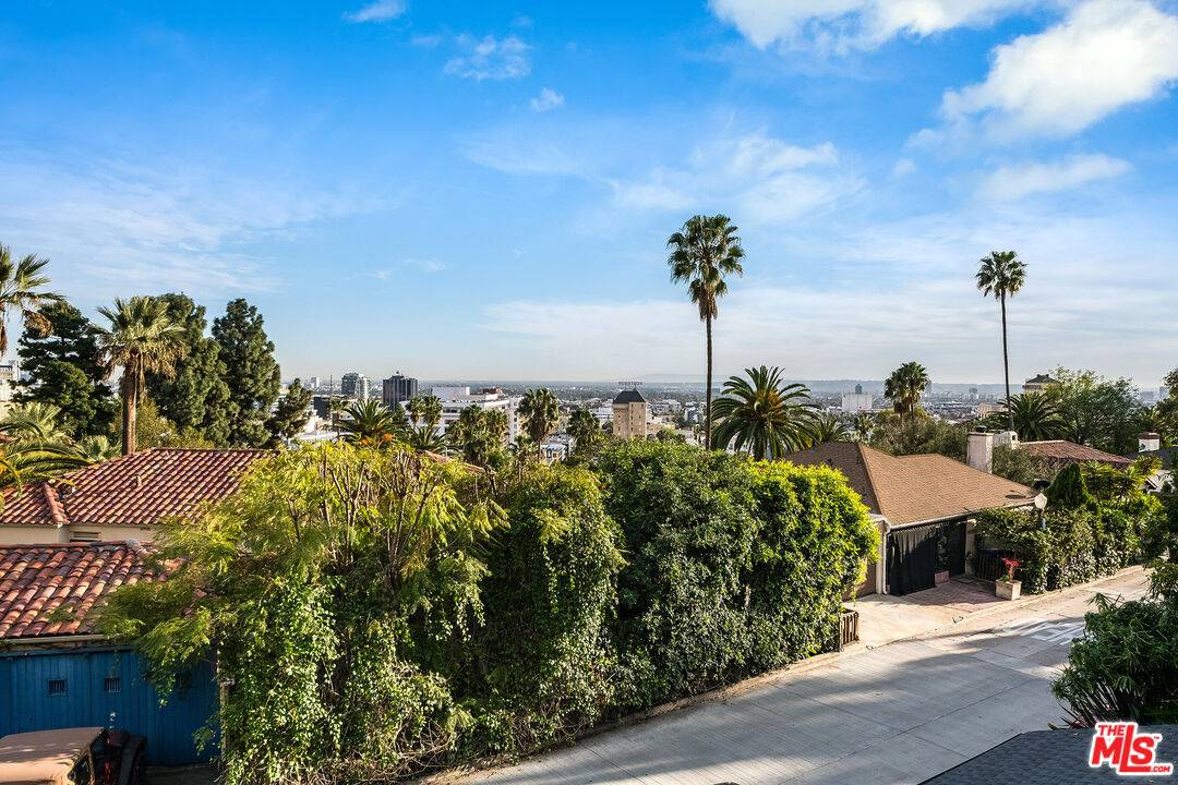 Los Angeles, CA 90068,6609 Whitley Ter