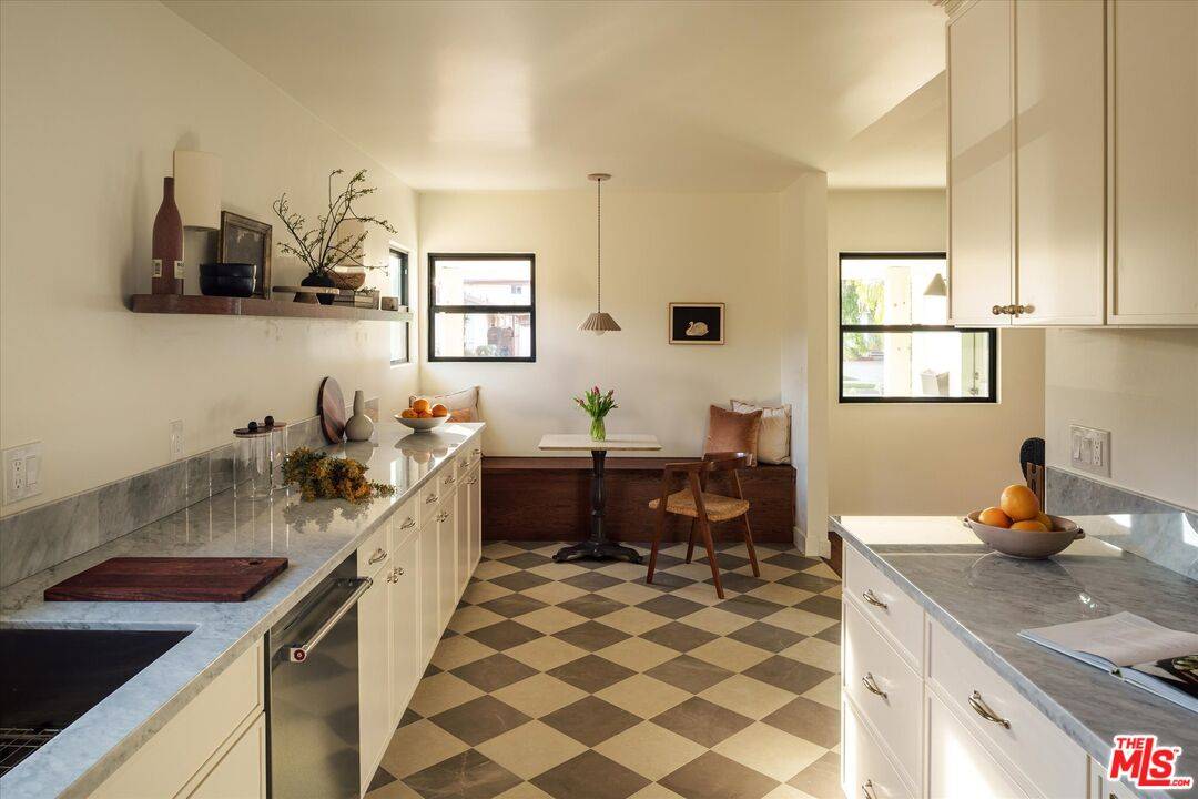 Los Angeles, CA 90008,3840 S Norton Ave