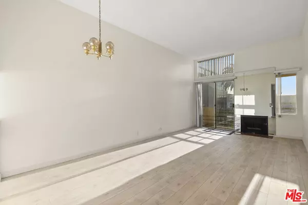 Beverly Hills, CA 90211,112 N HAMILTON DR #305